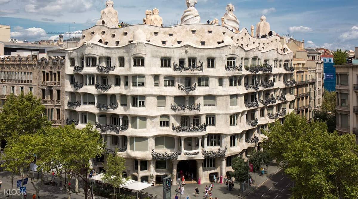 foto Casa Mila La pedrera fachada antoni gaudi barcelona